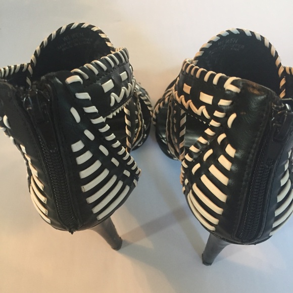 N.Y.L.A. Black & White Sassy Heels Size 8 1/2 - Picture 3 of 4